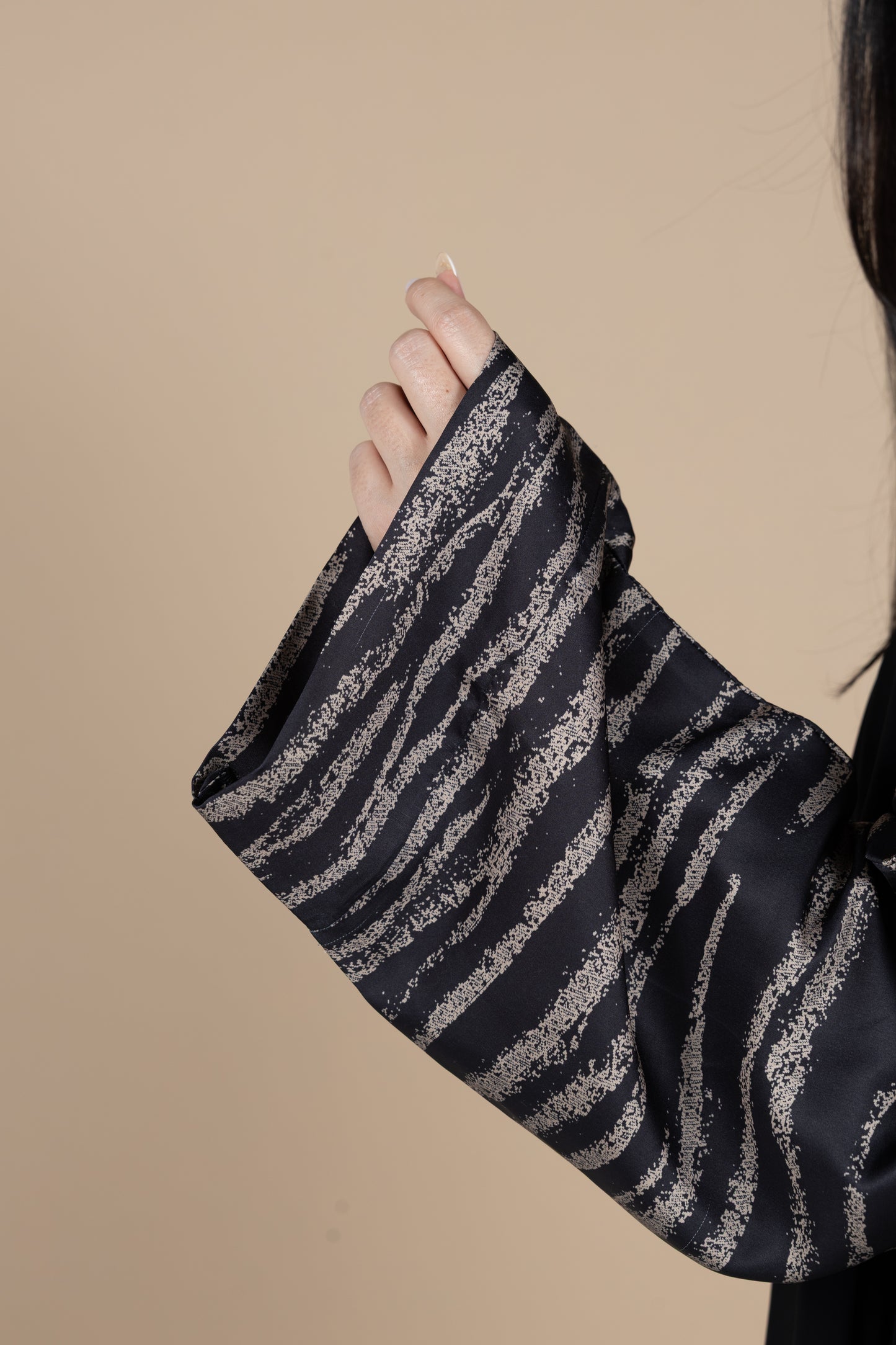 Gold stripes abaya